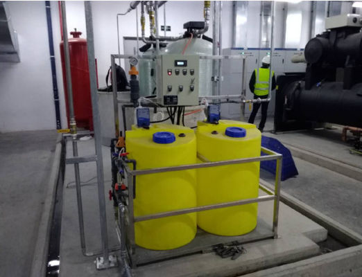 o sistema 40L de dose químico automático para a água da torre refrigerando recicla