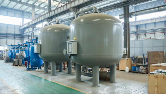 Vaso de filtro industrial multimédia com alta capacidade de fluxo e design personalizado para purificação de água
