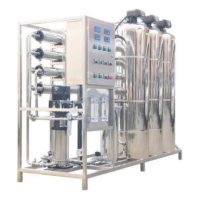 Sistema Comercial de Purificação de Água por Osmose Reversa com Capacidade de 500L/H, 3 Tanques de Pré-tratamento em FRP e Alta Eficiência de Purificação