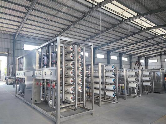 Sistema Comercial de Purificação de Água por Osmose Reversa com Capacidade de 500L/H, 3 Tanques de Pré-tratamento em FRP e Alta Eficiência de Purificação