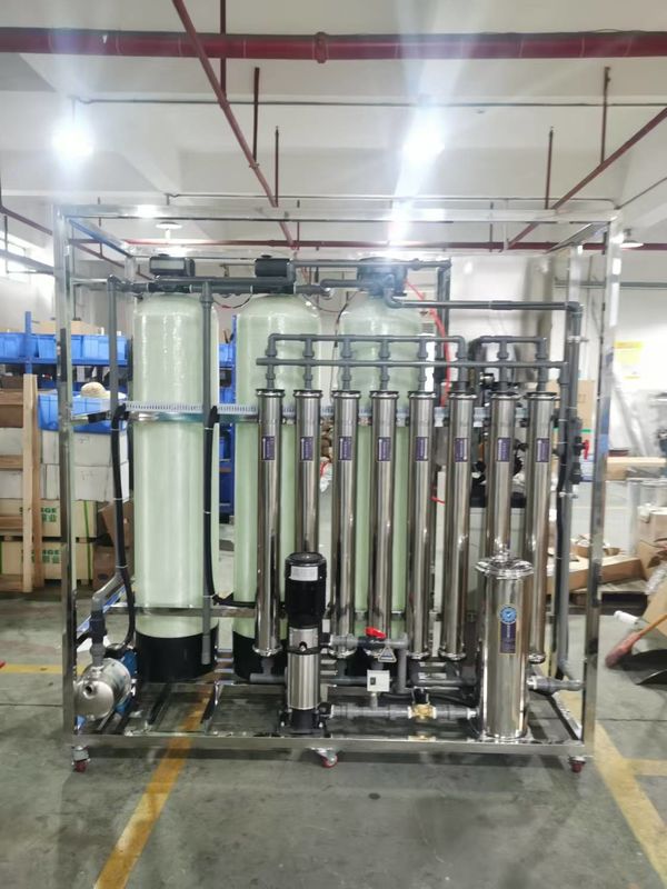 1.5TPH Usina de osmose reversa de água salobra SS304 Skid 3.0kW Tempo de execução rápido 1.7kW-380-415V Potência de instalação do sistema