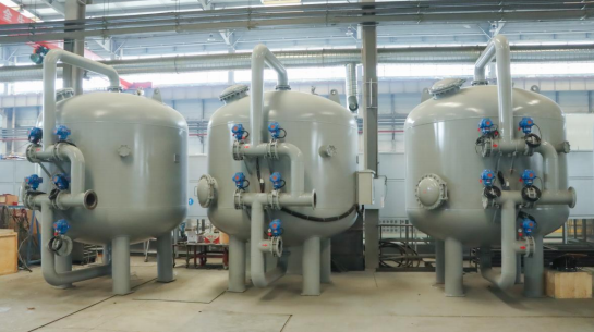 Vaso de filtro industrial multimédia com alta capacidade de fluxo e design personalizado para purificação de água